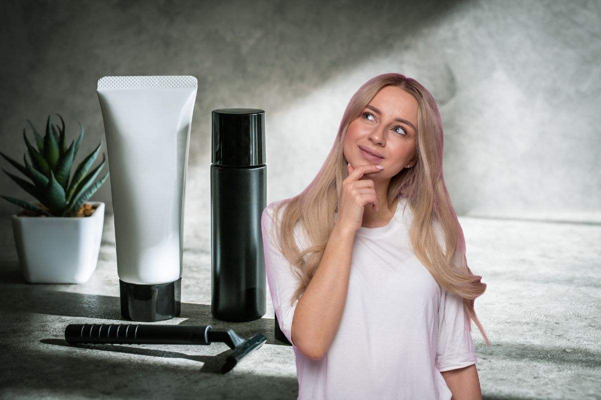 prodotti da uomo per l'igiene e donna che pensa