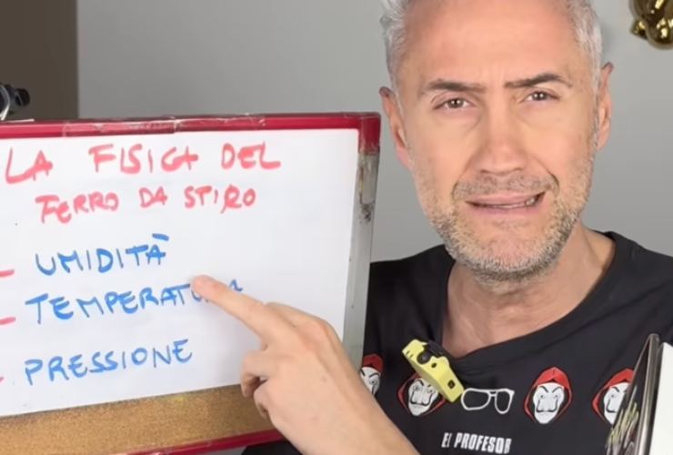 prof schettini con la lavagna